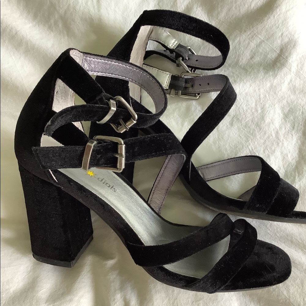 Seven Dials black velvet chunky heel 6 90s style